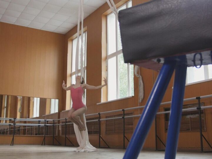 Drążki gimnastyczne: kluczowy sprzęt dla aktywności fizycznej w domu