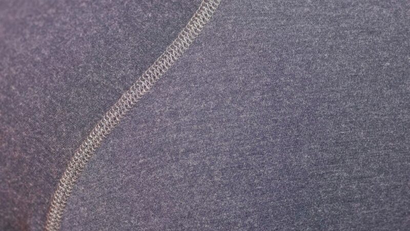 Tkanina softshell – idealny wybór na wietrzne dni